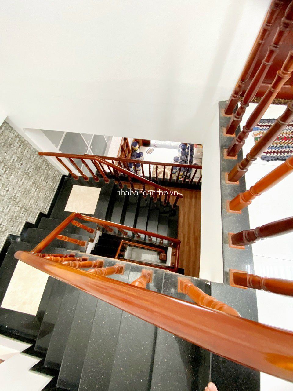 NHÀ 2 LẦU MẶT TIỀN LỘ 15M KDC HÀNG BÀNG•••LH 0931.0000.94 BÌNH