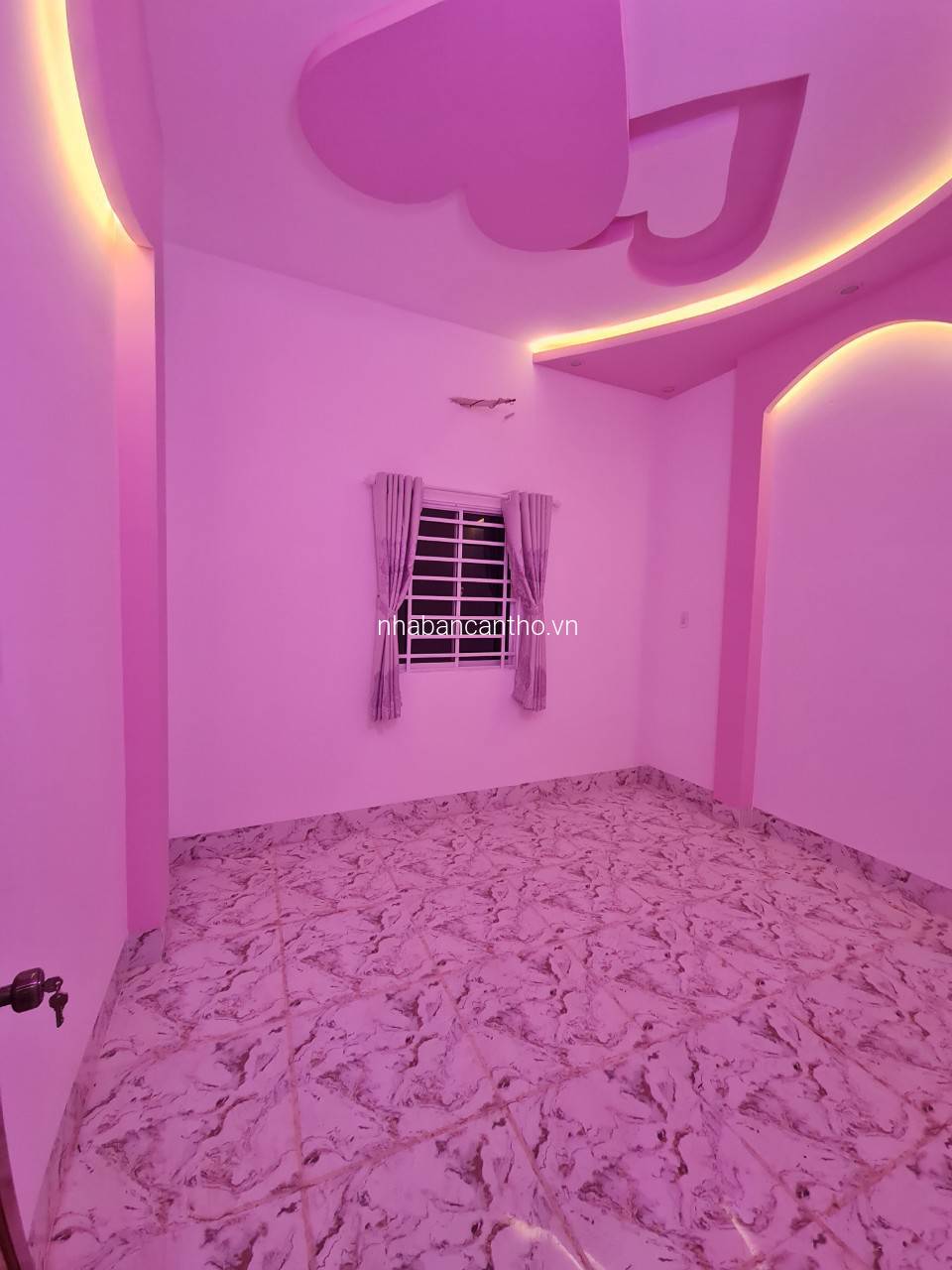 NHÀ LẦU MỚI HẺM THỜI TRANG