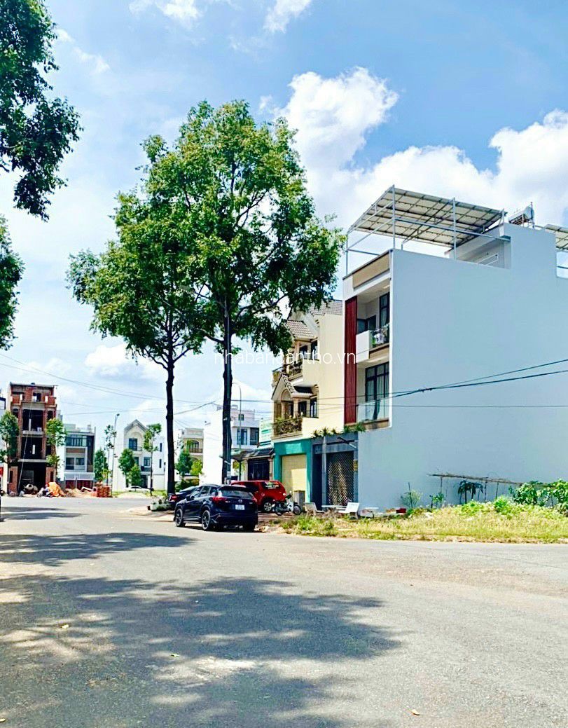 Bán nhà trệt hai lầu và sân thượng tuyệt đẹp khu vực an ninh, dân trí cao 