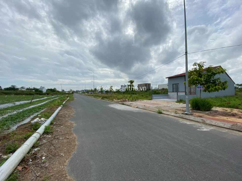 Bán nền đẹp không vướng cống tụ điện trên đường thông ra trục lớn nam song hậu, cần thơ 