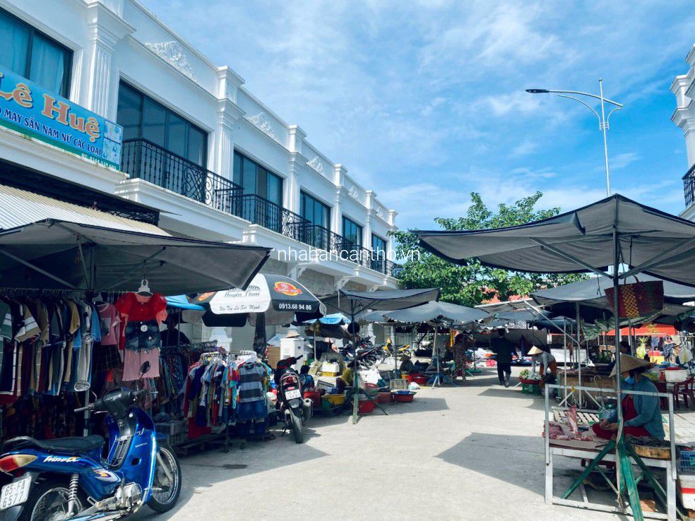 Bán nhà phố mặt tiền chợ Thới Lai