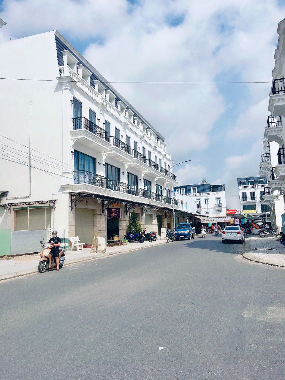 Bán nhà phố mặt tiền chợ Thới Lai