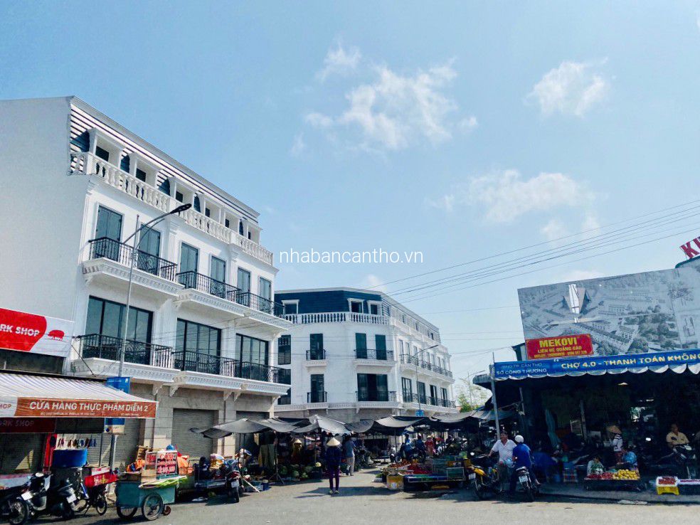 Nhà 3 Lầu Mặt Tiền Chợ ngay Thị Trấn Thới Lai Hỗ trợ vay