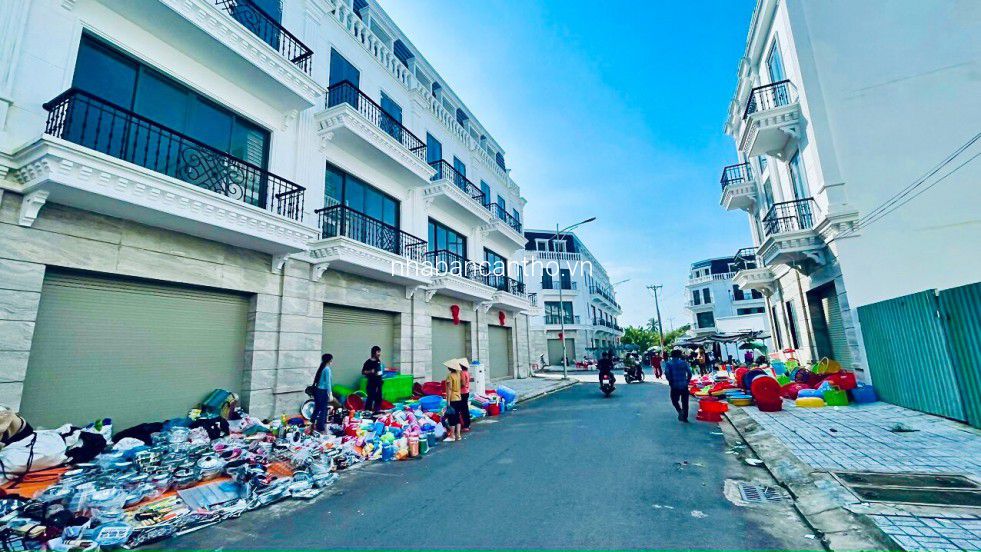 Bán nhà mặt tiền chợ thới lai Cần Thơ