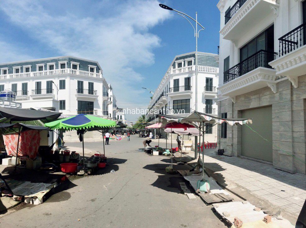 Bán nhà mặt tiền chợ thuận tiện kinh doanh ( Thới Lai Cần Thơ)