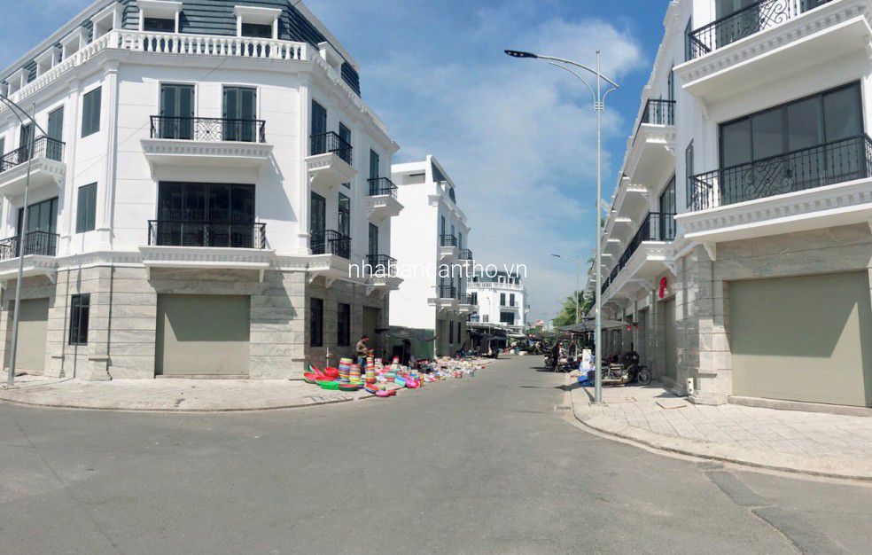 Bán nhà mặt tiền chợ thuận tiện kinh doanh ( Thới Lai Cần Thơ)