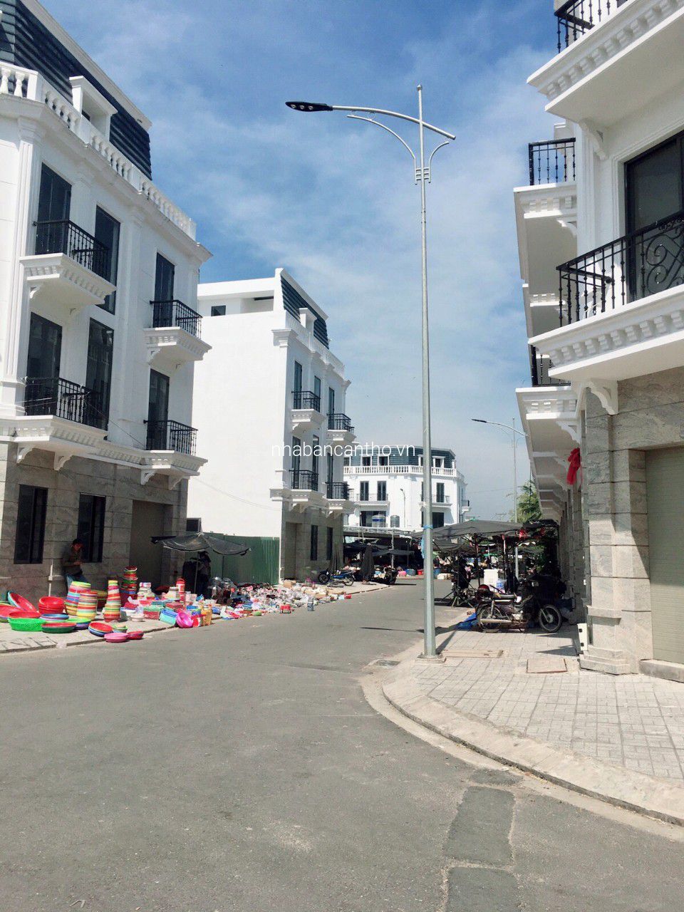 Bán nhà mặt tiền chợ thuận tiện kinh doanh ( Thới Lai Cần Thơ)