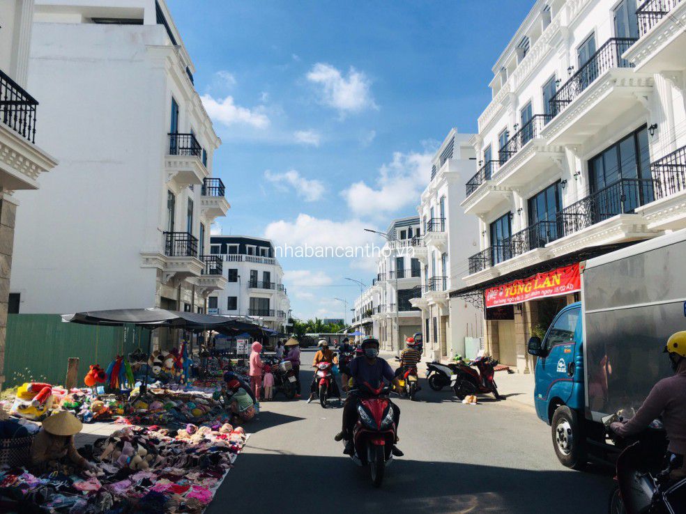 Nhà mặt tiền ở chợ kinh doanh nhộn nhịp tại thị trấn thới lai