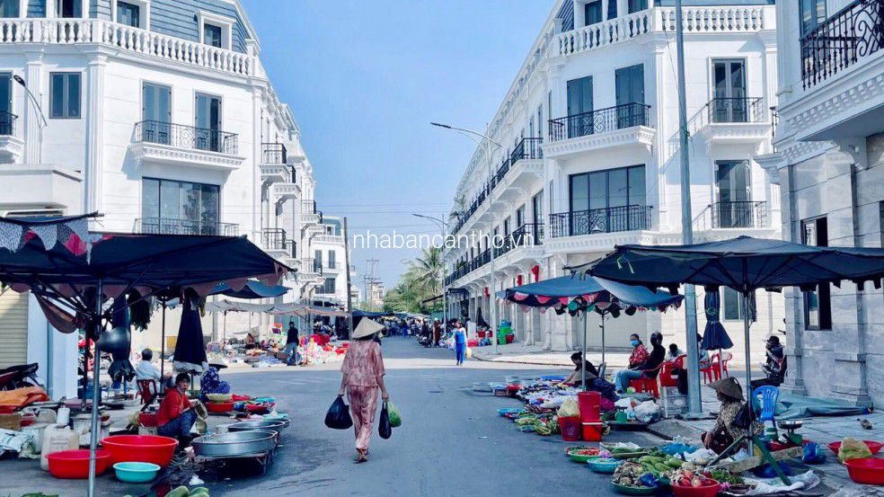 Bán Nhà ở chợ thuận tiện kinh doanh hỗ trợ vay