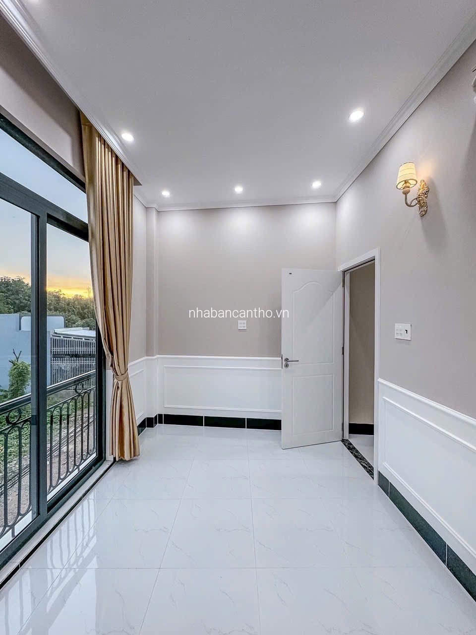 NHÀ LẦU GIÁ RẺ CÁCH CHỢ CẦU VÁN 200M